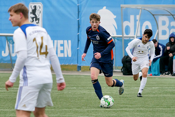 Julius Peters machte gegen Deisenhofen im zentralen Mittelfeld ein starkes Spiel. Foto: Frank Peters