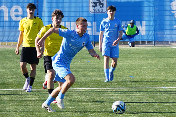 Jonas Körber muss aufgrund der aktuellen Personallage in Bayreuth als Innenverteidiger ran. Foto: Joachim Mentel